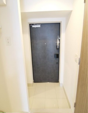 玄関　写真は同タイプ住居です。
