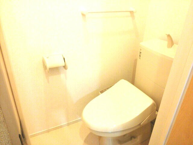トイレ　清潔感のあるトイレです