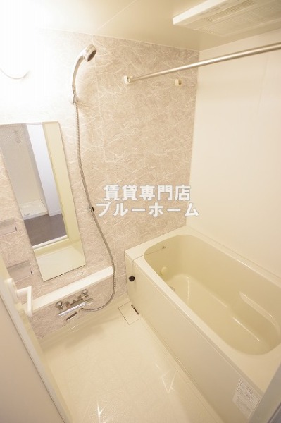 バス・シャワールーム　浴室乾燥・追い焚き付きのお風呂！