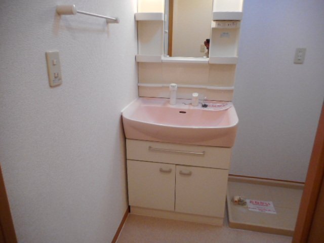 洗面設備　使いやすい洗面所です