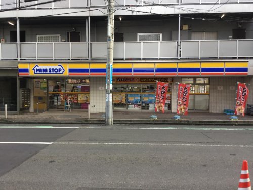コンビニ　ミニストップ 高輪3丁目店（コンビニ）まで529m