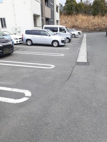 駐車場　車をお持ちの方に嬉しい駐車場付きの物件です