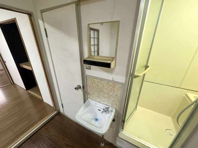 洗面設備　独立洗面台あり！