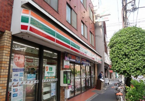 コンビニ　セブンイレブン牛込北町店（コンビニ）まで499m