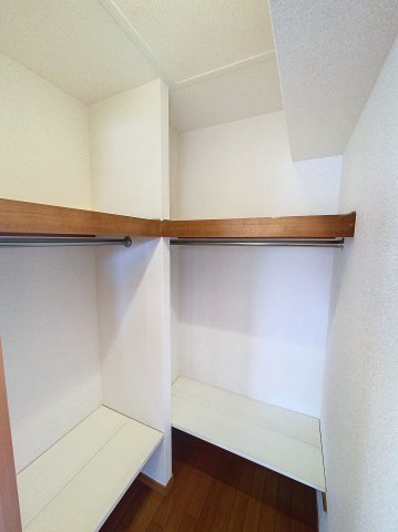 収納　ハンガーポール付のクローゼット