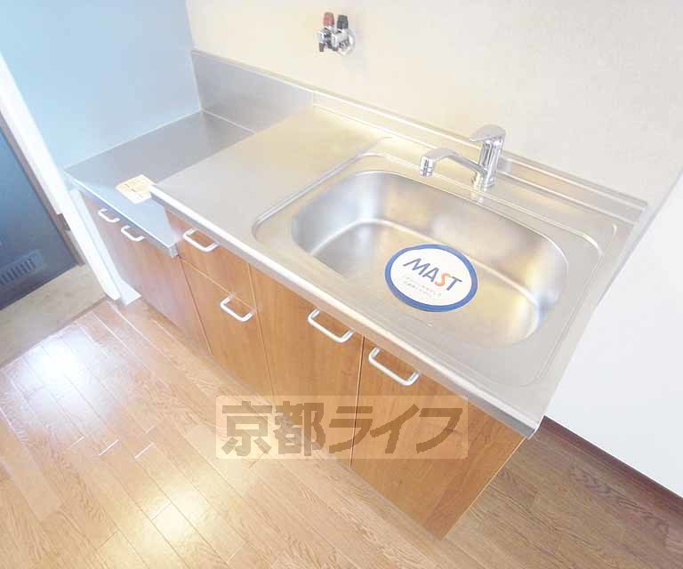キッチン　比較的スペースにゆとりがあります。