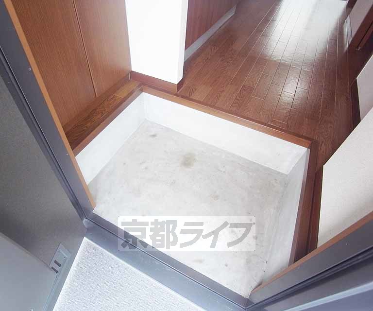 玄関　靴を収納するスペースもあります。