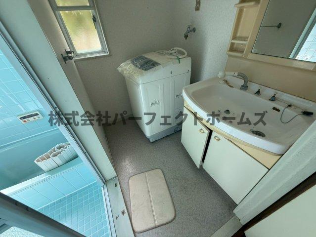 洗面設備　脱衣スペースもあります