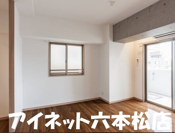 居室・リビング　広々とした明るいリビングです