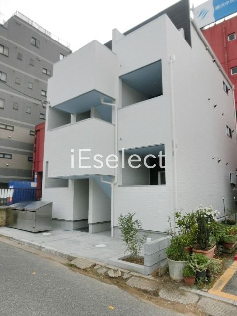 建物外観　2015年11月築のデザイナーズ。