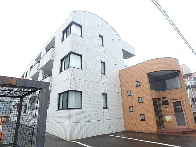 建物外観　南向きのアパート。