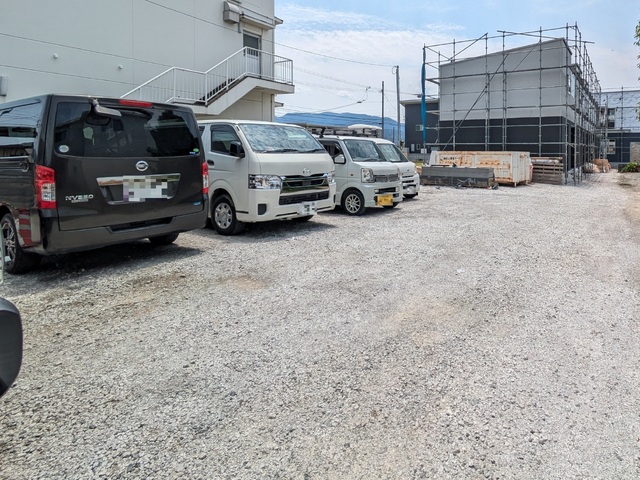 駐車場　建築中