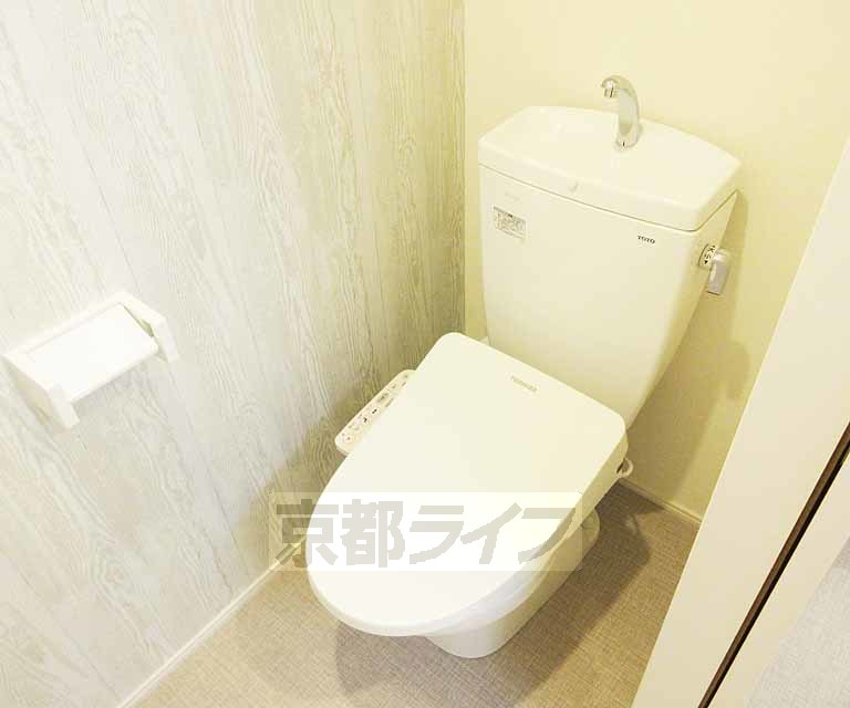 トイレ　勿論ウォシュレット付き