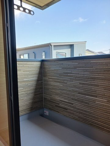 バルコニー　陽当たり良好なバルコニーです
