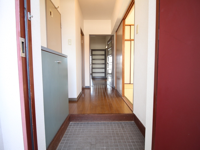 玄関　別部屋の写真です。