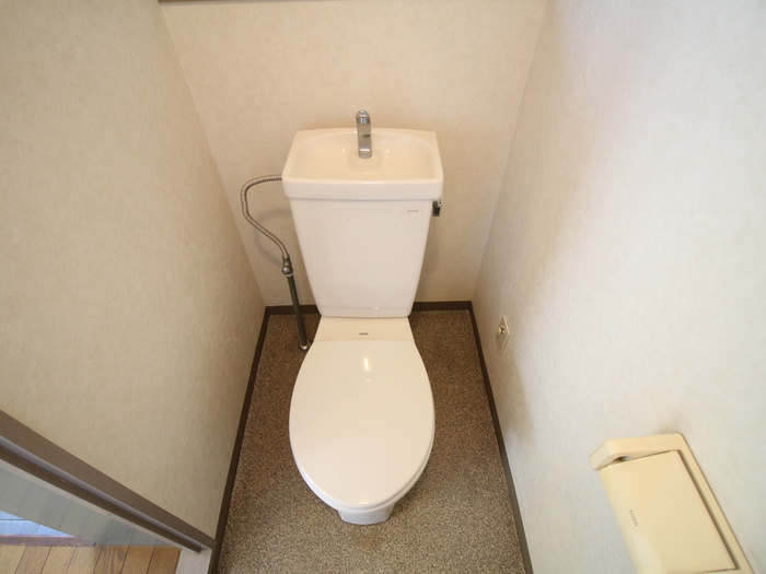 トイレ　別部屋の写真です。
