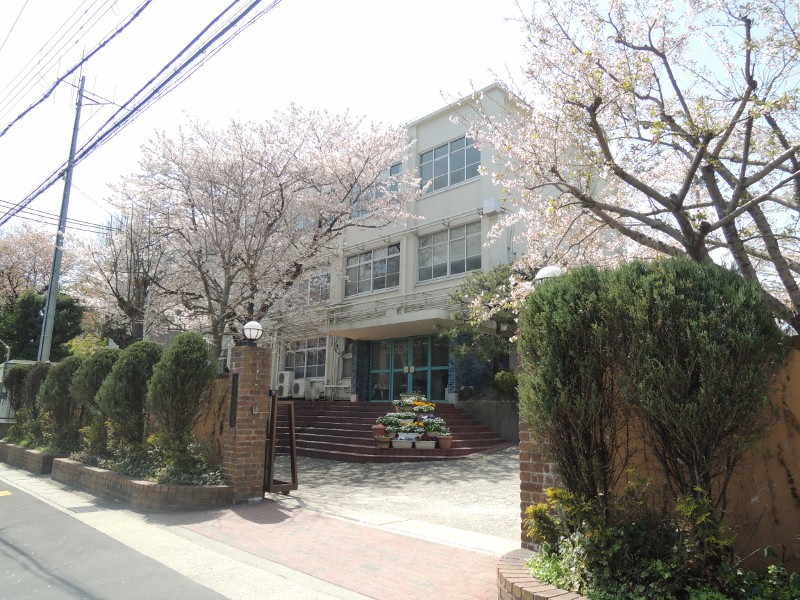 小学校　京都市立 勧修小学校（小学校）まで38m