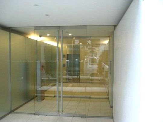 エントランス　内見予約受付中、お気軽にお問い合わせください。
