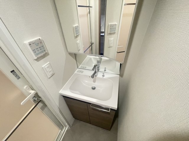 洗面設備　コンパクトで使いやすい洗面所