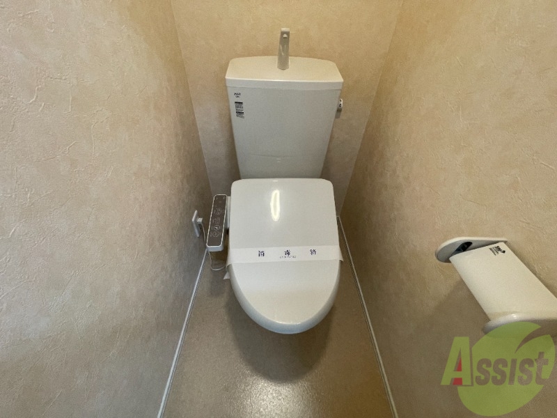 トイレ　温水洗浄便座付きのトイレは、使用しやすくうれしいですね。
