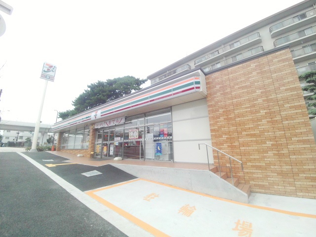 コンビニ　セブンイレブン神戸魚崎北町4丁目店（コンビニ）まで158m