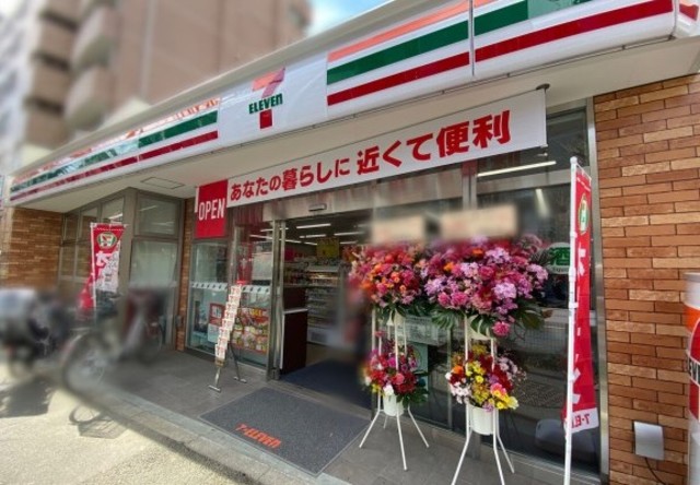 コンビニ　セブンイレブン中野弥生町5丁目店（コンビニ）まで215m