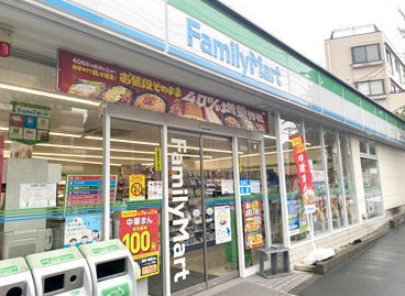コンビニ　ファミリーマート 目黒本町三丁目店（コンビニ）まで573m