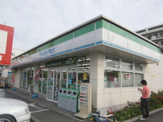 コンビニ　ファミリーマート（コンビニ）まで316m
