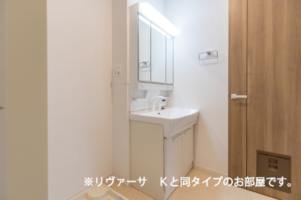 洗面設備　※参考写真　同建築メーカー施工の同間取完成他物件のものです。