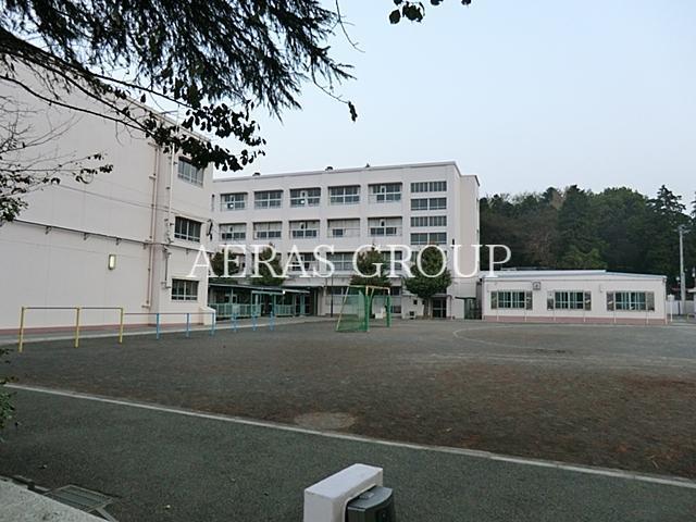 小学校　横浜市立岡津小学校（小学校）まで468m