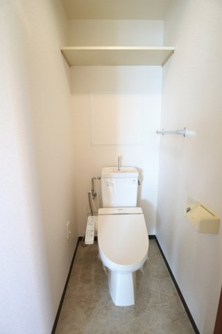 トイレ　※別部屋のお写真で、現況優先と致します。
