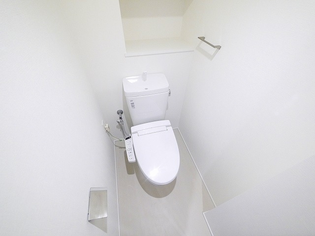 トイレ　落ち着いた色調のトイレです