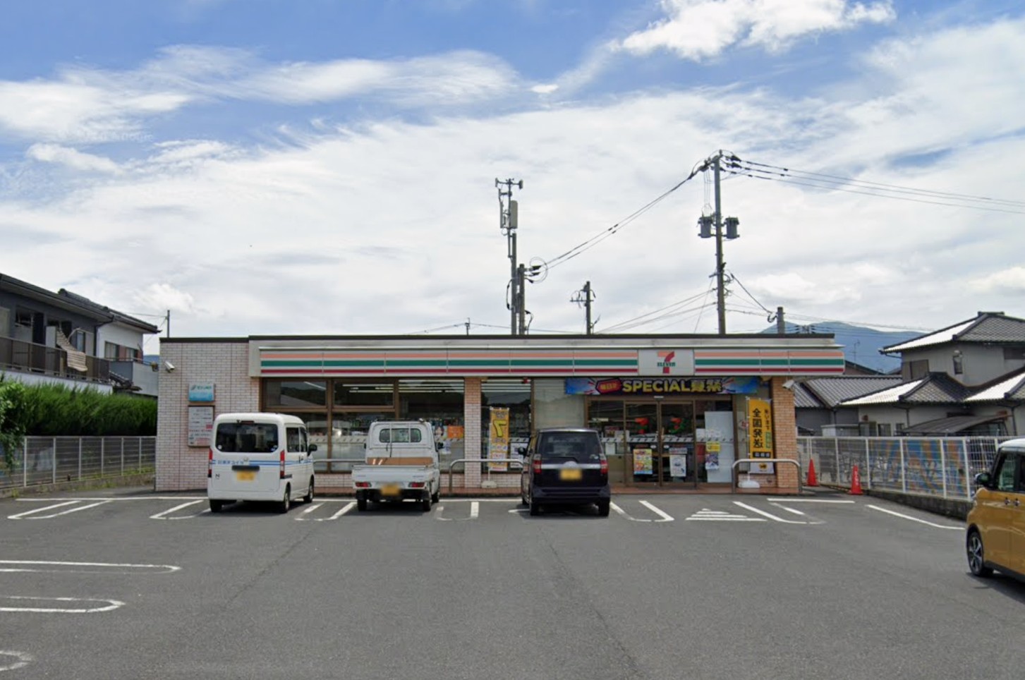 コンビニ　セブンイレブン直方植木店（コンビニ）まで879m