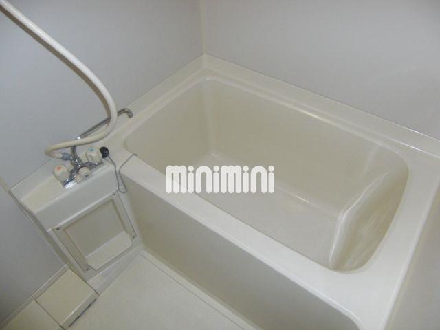 バス・シャワールーム　清潔感のあるお風呂です