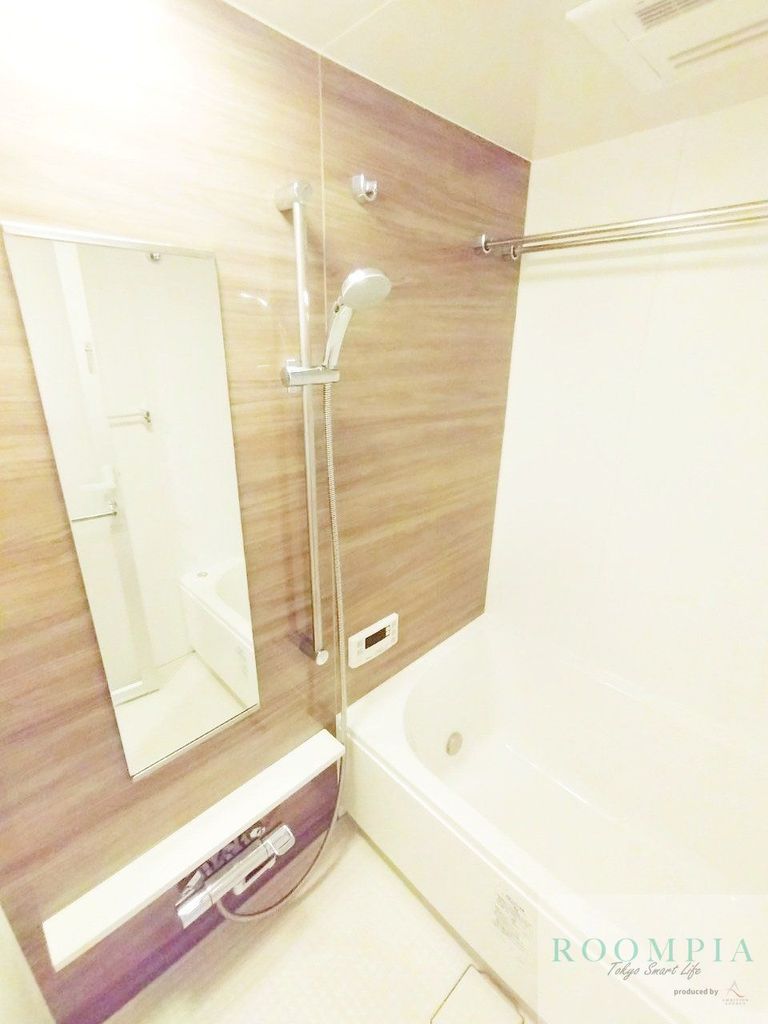 バス・シャワールーム　※同タイプの別のお部屋です