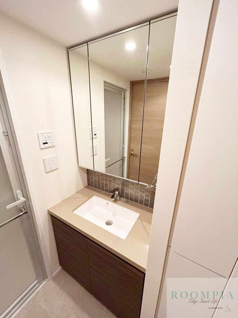 洗面設備　※同タイプの別のお部屋です