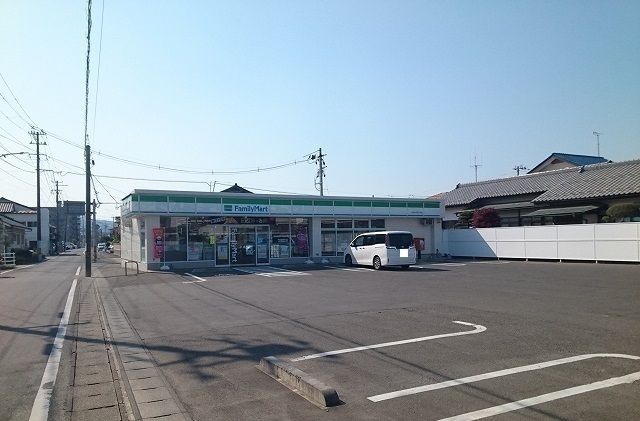 コンビニ　ファミリーマート岩沼中央４丁目（コンビニ）まで290m