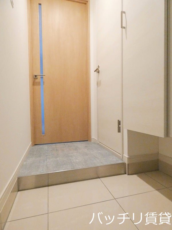 玄関　＊画像は別部屋の為イメージ、現状優先致します