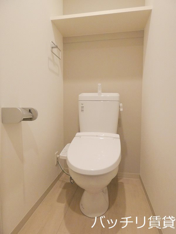 トイレ　＊画像は別部屋の為イメージ、現状優先致します