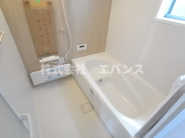 バス・シャワールーム　コンパクトで使いやすいお風呂です