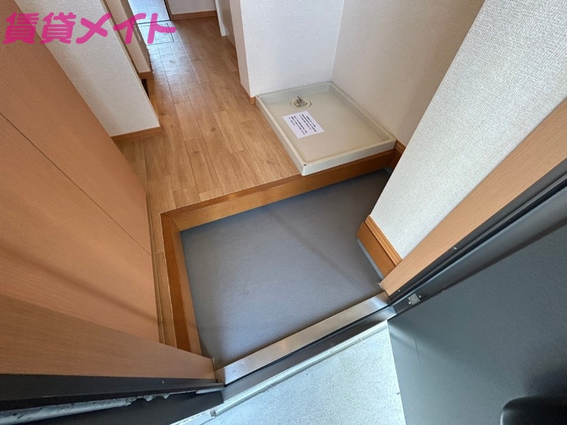 玄関　別部屋反転画像参考
