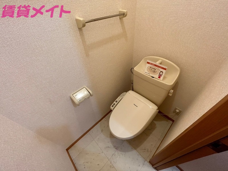 トイレ　別部屋反転画像参考