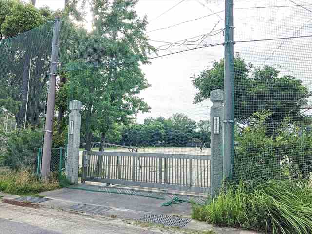 小学校　吉浜小学校（小学校）まで755m