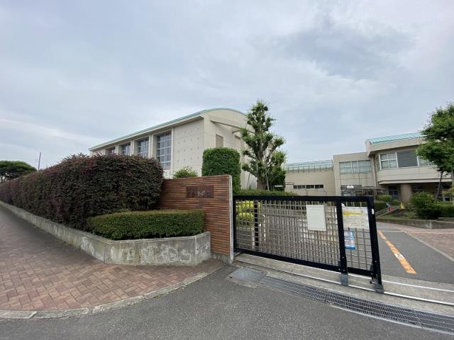 小学校　藤沢市立六会小学校（小学校）まで479m