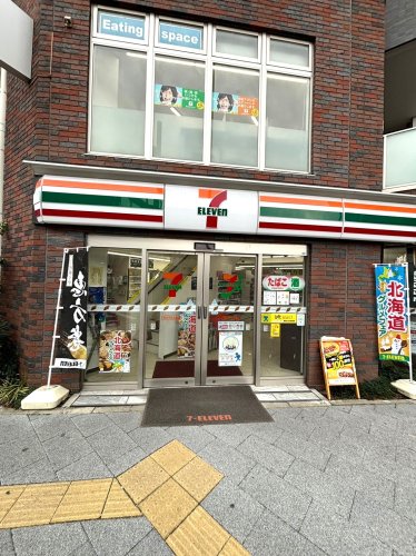 コンビニ　セブンイレブン 荒川千住大橋店（コンビニ）まで1m