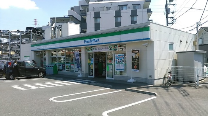 コンビニ　ファミリーマート日野甲州街道店（コンビニ）まで50m
