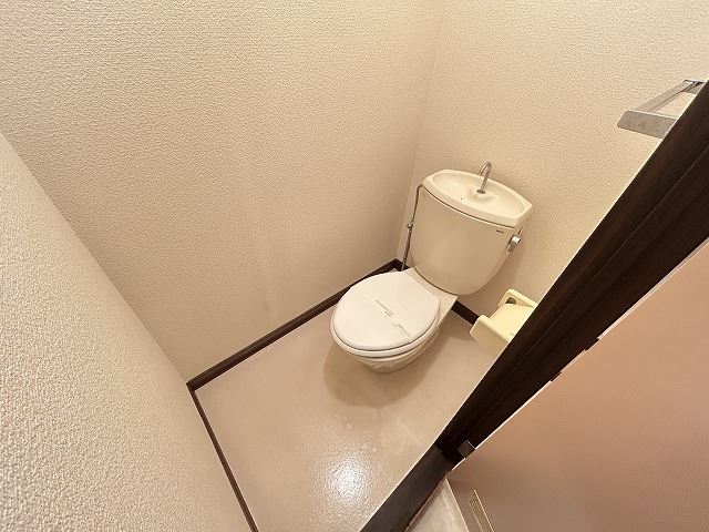 トイレ　清潔感溢れるトイレです
