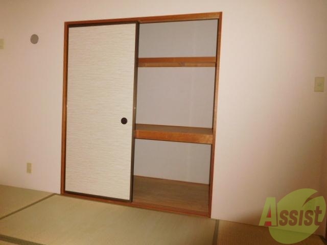 収納　全居室、収納ありです。