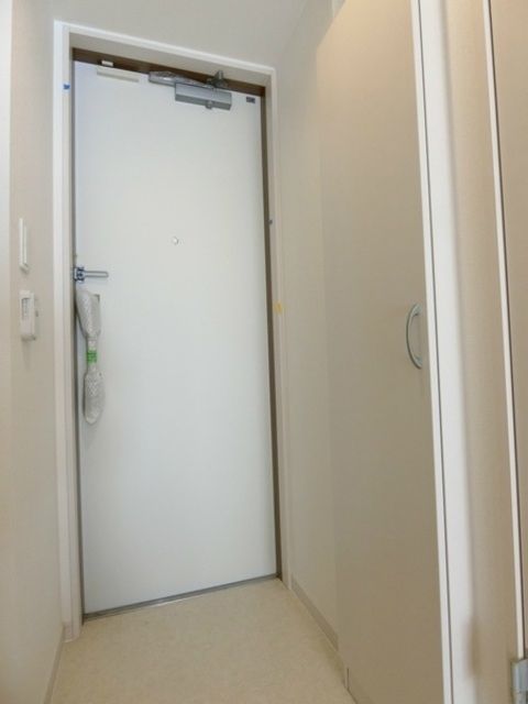 玄関　※別号室の参考写真