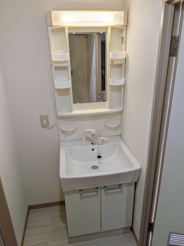 その他部屋・スペース　落ち着いた色調の寝室です